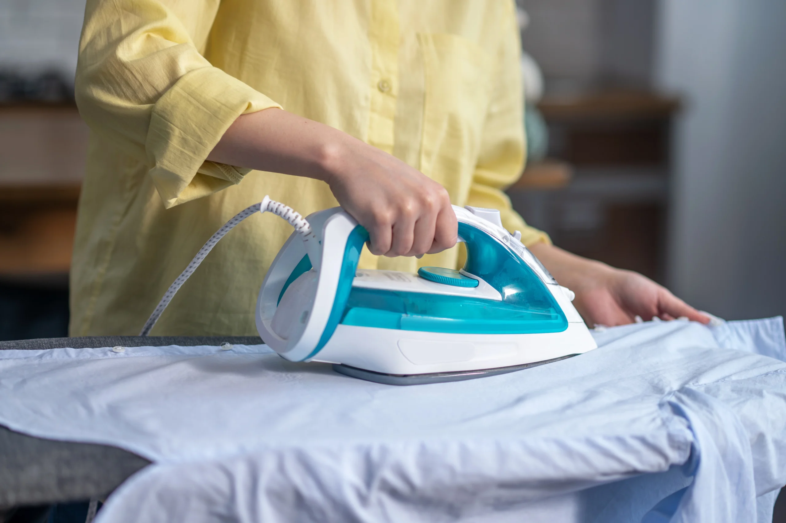 Cómo limpiar la plancha de la ropa